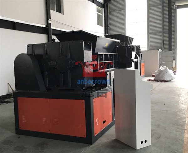 塑料撕碎機(jī)生產(chǎn)中的安全防護(hù)出了問題怎么辦？